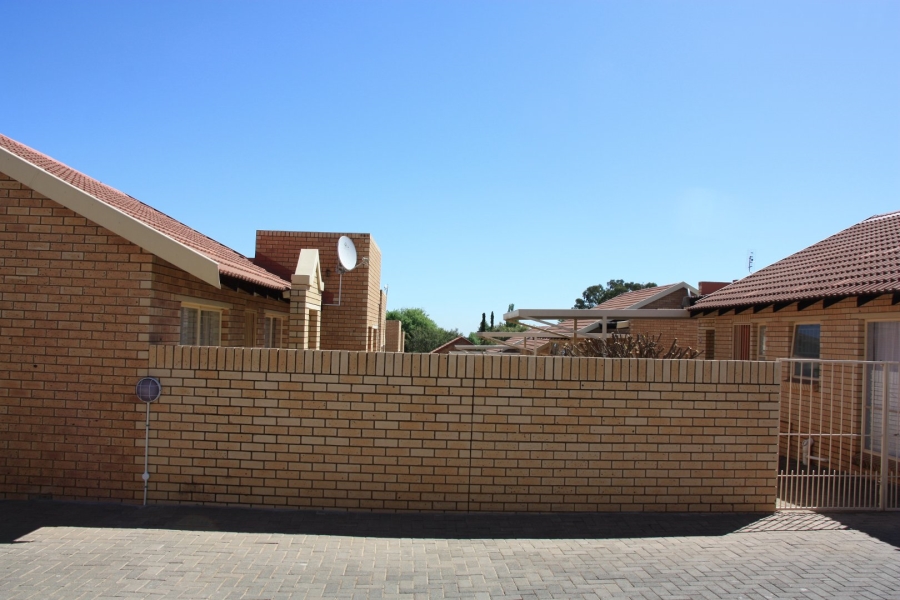 3 Bedroom Property for Sale in Langenhovenpark Free State